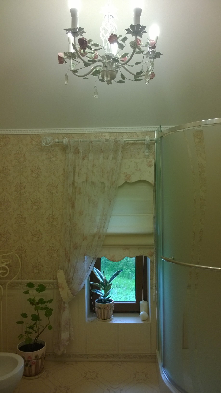 римская штора в ванную комнату